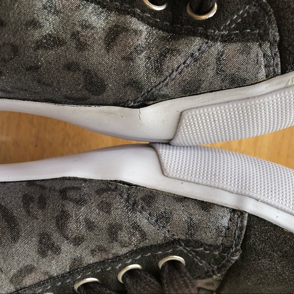 Guess grey cheetah print shoes - Picture 11 of 14